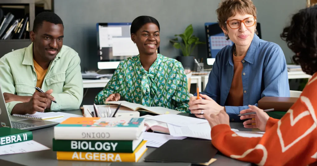 collaborating-in-modern-classroom-with-books