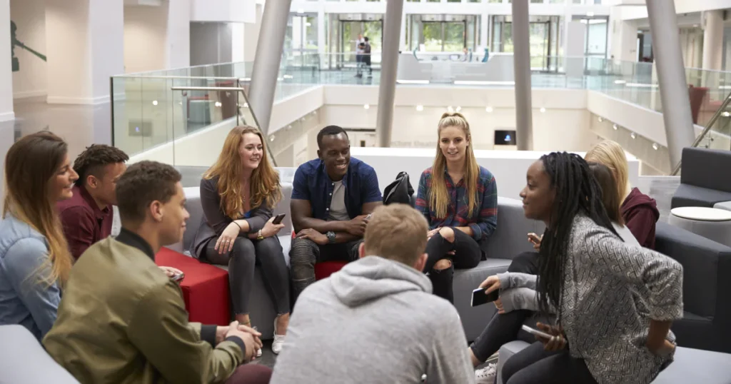 students-sitting-in-the-foyer-of-modern-university
